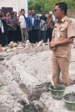 Bupati Humbahas Letakkan Batu Pertama Pembangunan Rumah Dinas HKBP Tipang