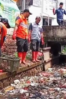 TRC Persampahan Kembali Turun ke Gang Kancil, Sungai Tersumbat Sampah Rumah Tangga dan Plastik