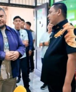 Plt Bupati Bekasi Asep Surya Atmaja, Mengapresiasi Kinerja Tenaga Kesehatan Puskesmas Muaragembong