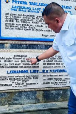 Bupati Bogor Tinjau Tugu Helikopter Puncak, Ajak Masyarakat Rawat Situs Bersejarah