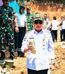 Estafet, Bupati Humbahas Letakkan Batu Pertama Pembangunan KDMP di Pakkat