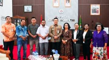Bupati Humbahas Terima Kunjungan PPG Jemaat HKI Bahalimbalo Simpang Tiga Paranginan