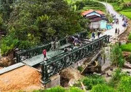 Bupati Humbahas Tinjau Langsung Jembatan Bailey – Armco di Pakkat