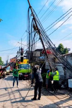 Dinas PUPR Depok Rampungkan Penataan Kabel Udara di Jalan Pramuka Raya, Dilanjutkan ke Jalan Kartini ‎
