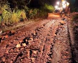 BPBD Humbahas Bergerak Cepat Bersihkan Material Longsor