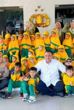 Rudy Susmanto dan Kapolres Bogor Sambut Anak-anak RA Al Ma’arif Dramaga di Polres Bogor