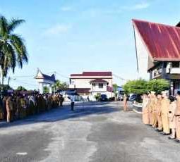 Pemkab Tapteng Tegakkan Disiplin Lewat Razia Kehadiran