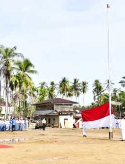 Peringati Harkitnas ke-118, Pemkab Tapteng Gelar Upacara di Lokasi Bencana Kecamatan Tukka