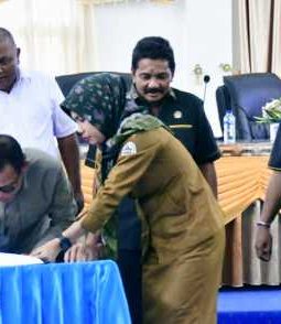 Masinton Pasaribu Hadiri Rapat Paripurna DPRD Tapteng Terkait Rekomendasi LKPJ TA 2025