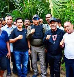 Bupati Tapteng dan Bupati Taput Tinjau Jalan Penghubung Antar Kecamatan