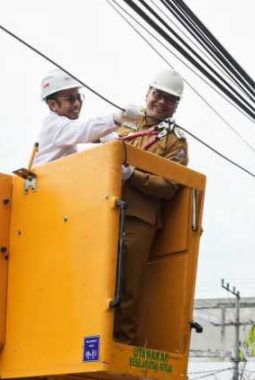 Bupati Deli Serdang Potong Kabel Jaringan Telekomunikasi di Lubuk Pakam