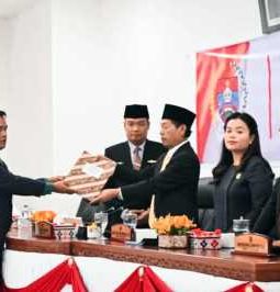 Bupati Humbahas Terima Pemandangan Umum Fraksi Atas Pertanggungjawaban APBD TA. 2025 dan 3 Ranperda Lainnya