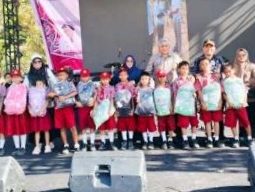 Pemkab Tapteng Salurkan Ribuan perlengkapan Sekolah