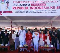 Ribuan Warga Padati Balige, Pawai HUT ke-81 RI Meriahkan Kota Toba