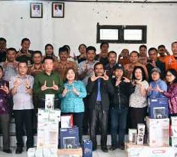Bangkit dari Dampak Bencana, 31 UMKM Humbahas Terima Peralatan Usaha
