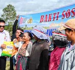 Bupati dan Kapolres Humbahas Salurkan Beras kepada Masyarakat, Bakti Sosial Hadir di Tengah Warga