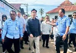 Kunjungi SMAN 1 Barus, Wapres Gibran Serahkan Bantuan Fasilitas Pendidikan