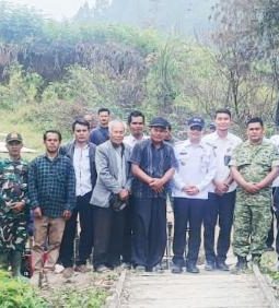Bupati Humbahas Tinjau Pembangunan Jembatan Silakubuk di Desa Parsingguran I